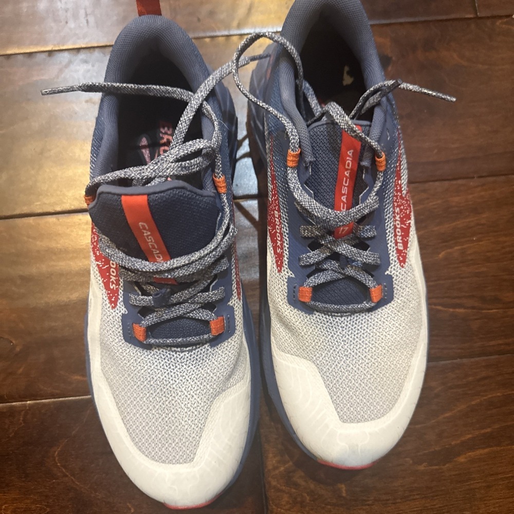 Brooks Cascadia 17 Womens Size 9.5 Gray Blue Red Athletic Running Shoes Sneakers